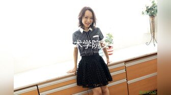    时尚黑框眼镜美女3P俩胖哥,颜值不错,后入插入,表情逐渐失真