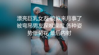 摆好镜头一边享受男人后入一边享受抽插