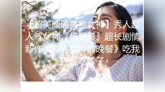  文静乖巧新人美女！外表清纯操起来骚！情趣装白丝袜，开档内裤自摸粉穴，舔屌骑乘位爆操